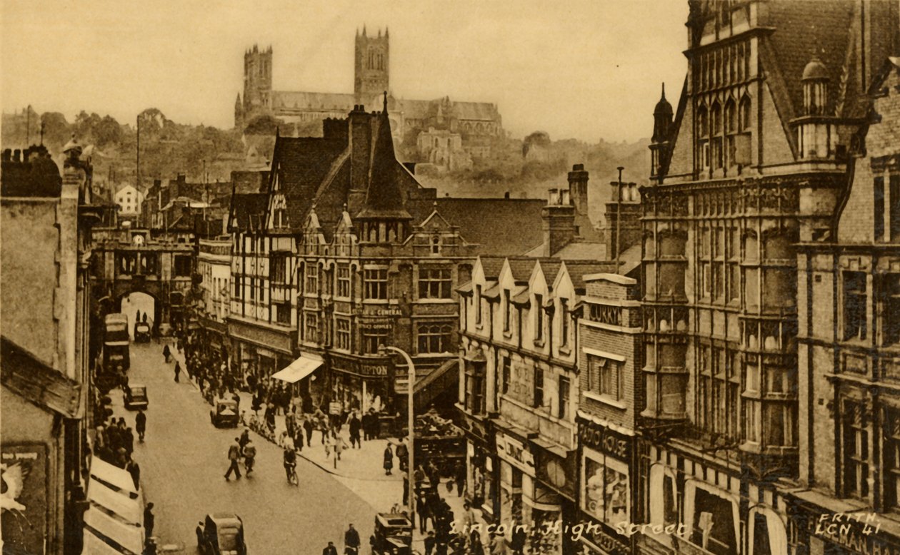 Lincoln High Street, 19. yüzyılın sonları ile 20. yüzyılın başlarında. by Frith and Co