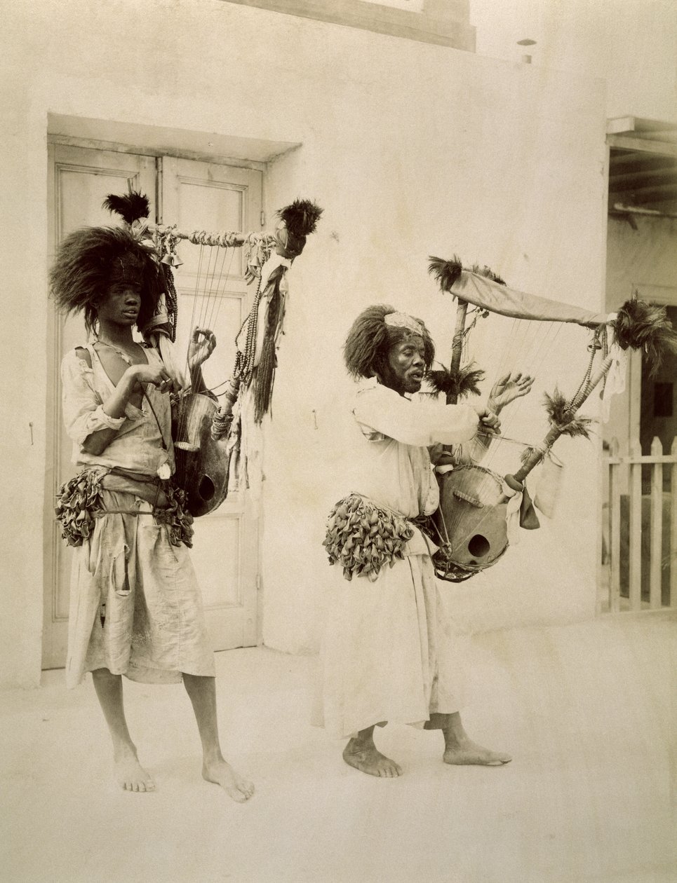 Nubian Müzisyenler (sepya fotoğraf) by G. Lekegian