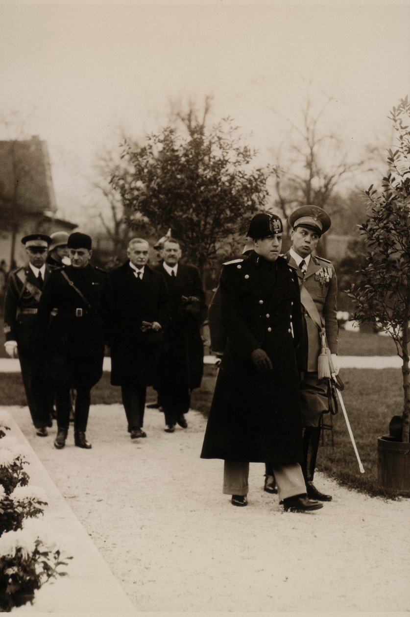 "MVSN- Blackshirts" albümü: Galeazzo Ciano, Budapeşte