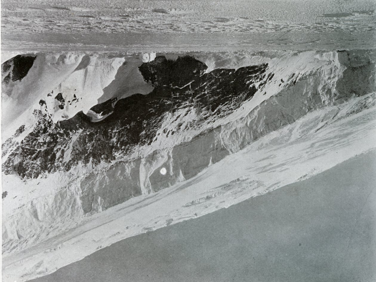 Uyarı Buzulunun Eğimi, c1911, 1913 by G. Murray Levick