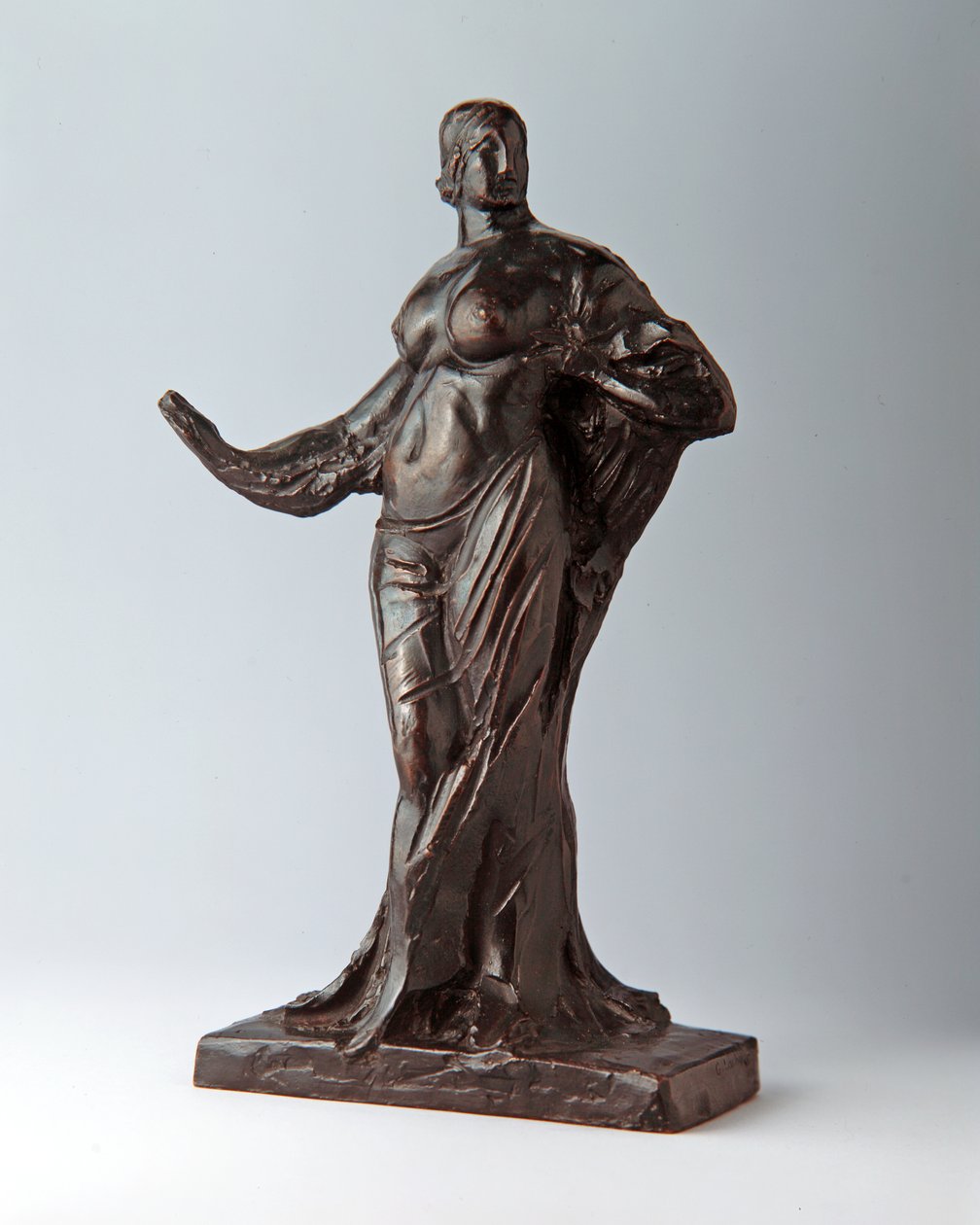 Sağ Kol Uzanmış Ayakta Kadın, 1917-18 (döküm c.1918-25) (bronz) by Gaston Lachaise