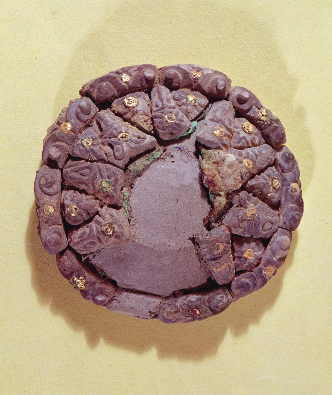 Stilize insan başlarıyla süslenmiş mücevher, Tene II by Gaulish
