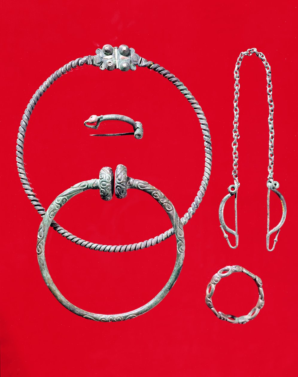ಸೇಂಟ್-ಎಟಿಯೆನ್-ಔ-ಟೆಂಪಲ್, ಮಾರ್ನೆ, ಟೆನೆ I, c.475-300 BC (ಕಂಚಿನ) ಟರ್ಕ್‌ನಿಂದ ಬ್ರೂಚ್ ಸೇರಿದಂತೆ ಆಭರಣಗಳ ಆಯ್ಕೆ by Gaulish