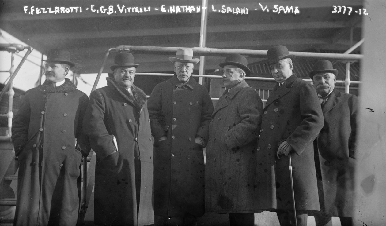 F. Fezzarotti, CGB Vittelli, E. Nathan, L. Salani ve V. Sama okyanus gemisi Amerika'da İtalya'dan New York'a, 1915 by George Grantham Bain