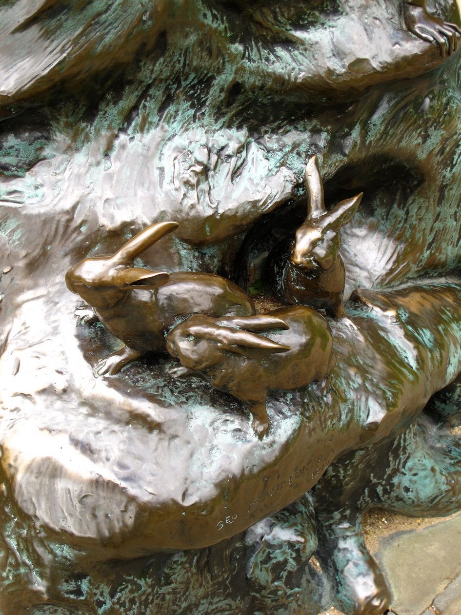 Tavşanlar, Peter Pan heykelinden detay, 1912 (bronz) by George James Frampton