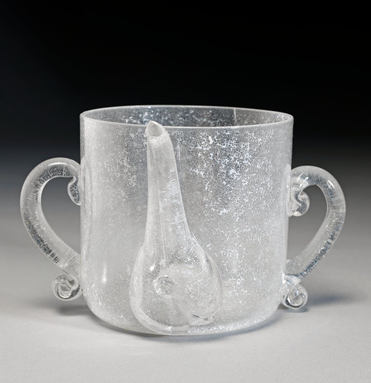 Posset Pot (üflemeli kurşun cam) by George Ravenscroft