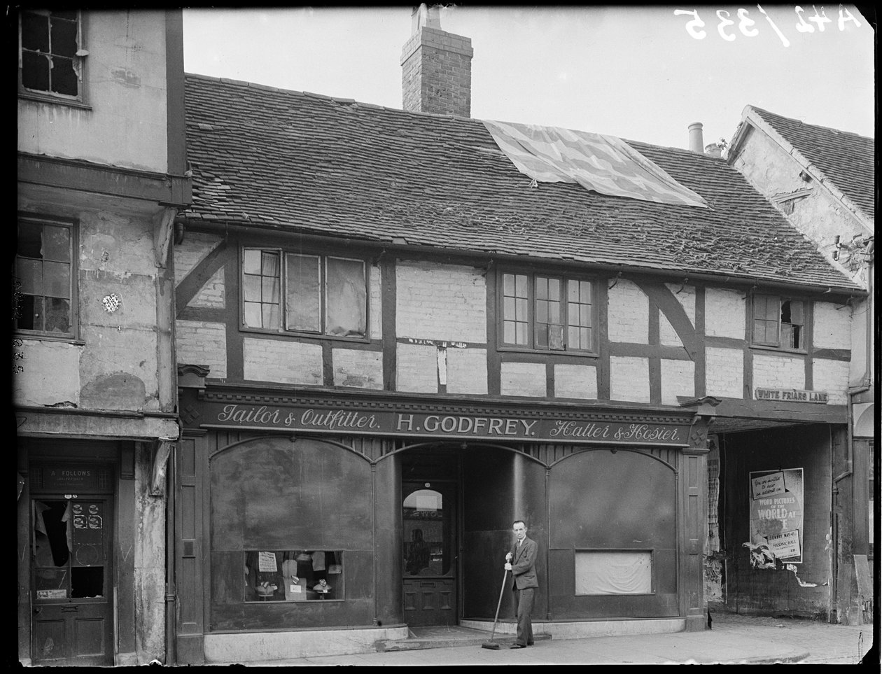 Gosford Caddesi, Coventry, 1941. by George Bernard Mason