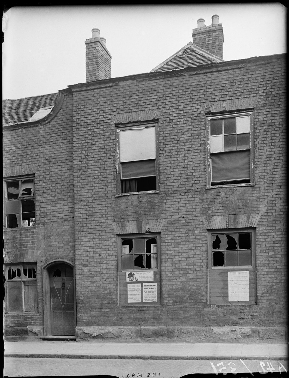 Küçük Park Caddesi, Coventry, 1941. by George Bernard Mason