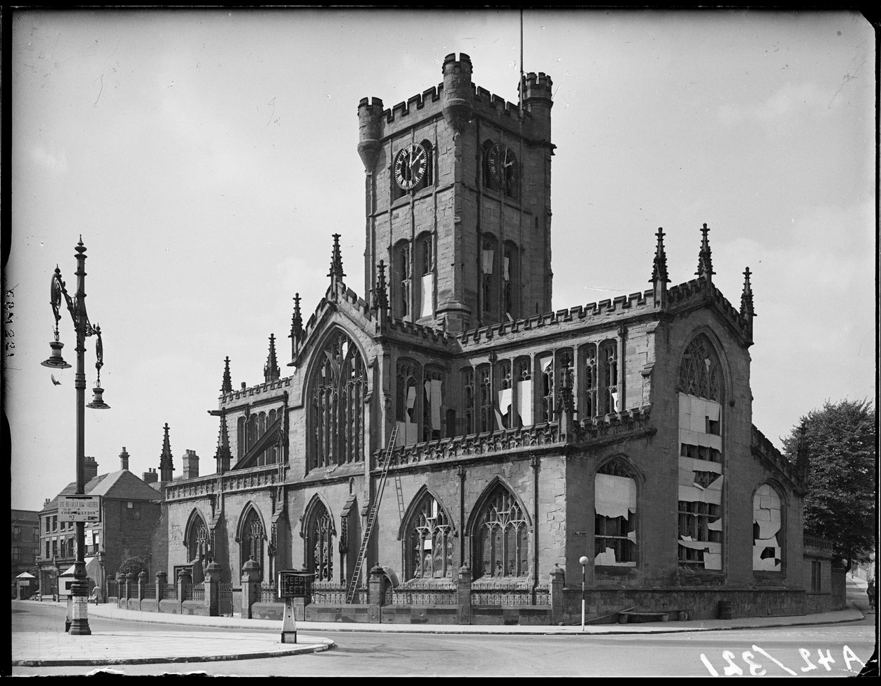Vaftizci Yahya Kilisesi, Fleet Caddesi, Bablake, Coventry, 1941. by George Bernard Mason