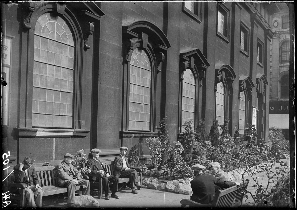 Holy Trinity Kilisesi, Boar Lane, Leeds, 1941. by George Bernard Wood