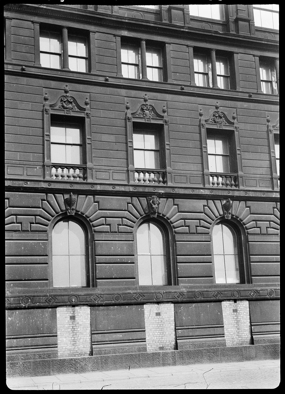 Watts Deposu, 47 Portland Caddesi, Manchester, 1942. by George Bernard Wood