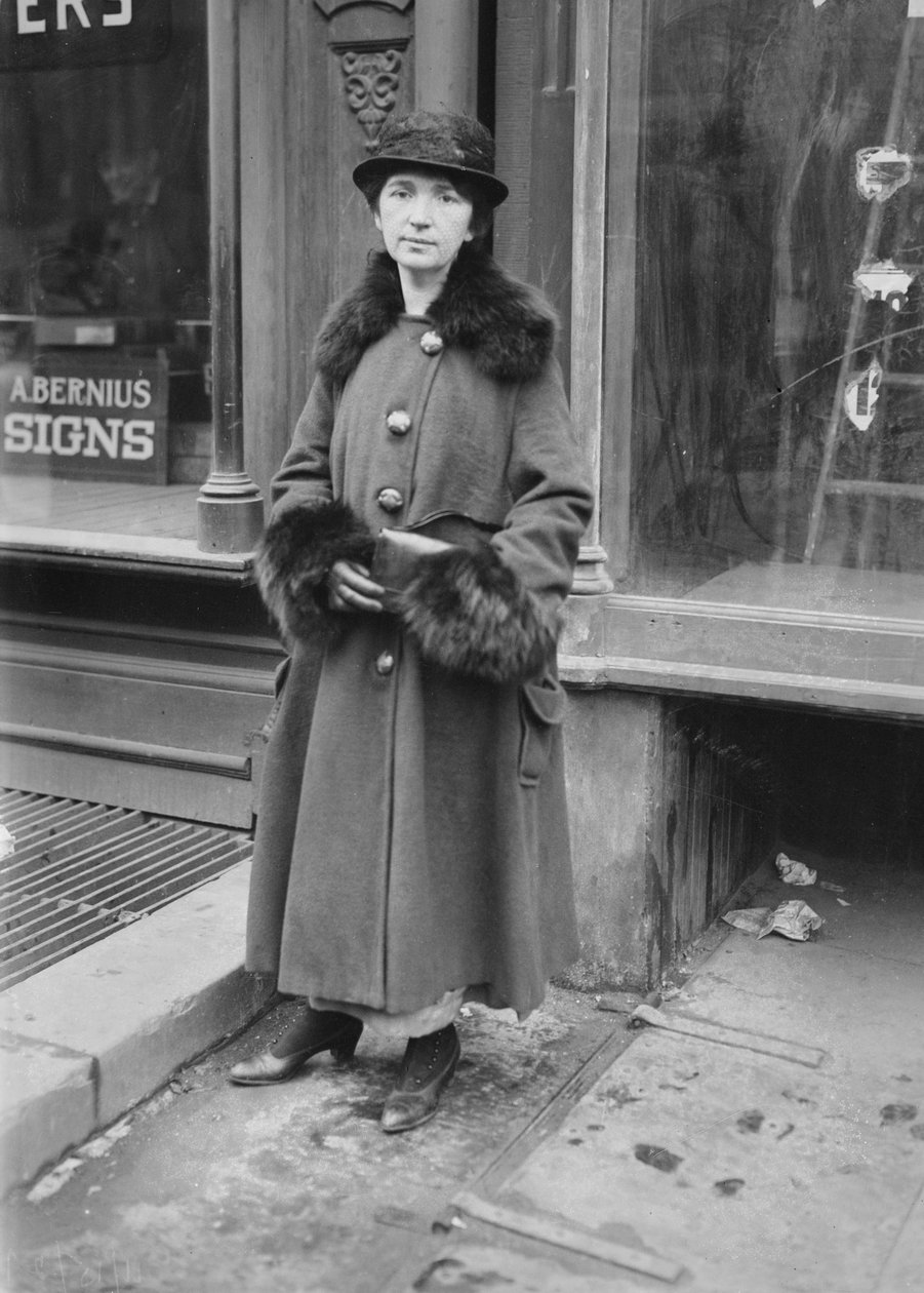 Margaret Sanger, ilk doğum kontrol kliniğini işleterek eyalet ceza kanununu ihlal etmekten suçlu, 1917 by George Grantham Bain