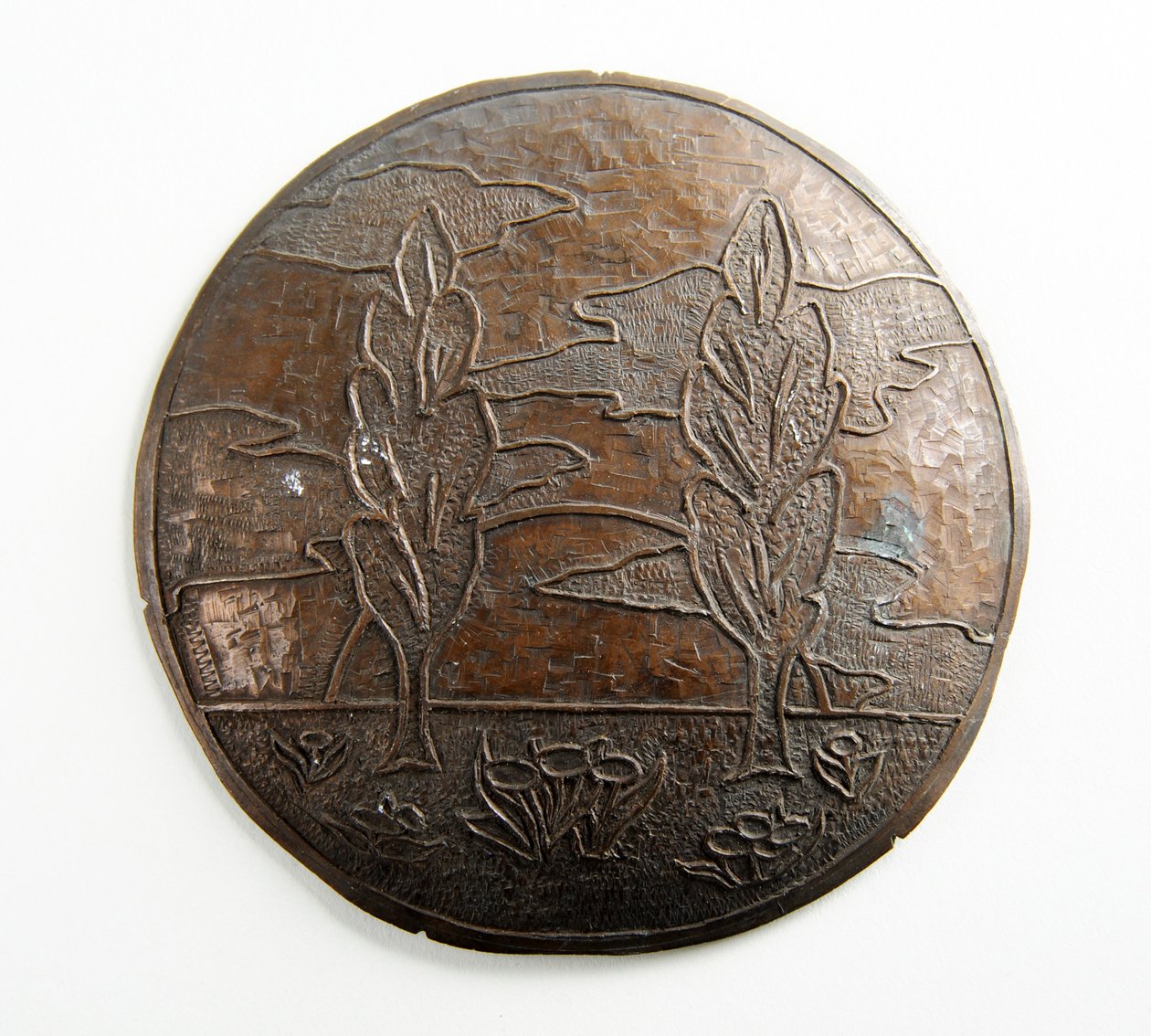 Ağaçlar, bulutlar ve çiçeklerle (metal) dışbükey plak by George James Frampton