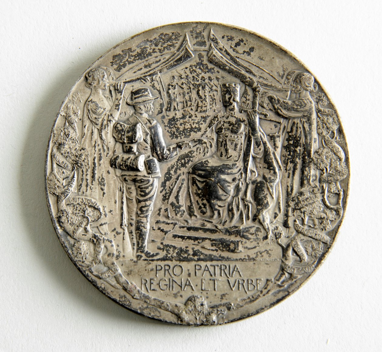 Domuz Savaşından Şehir İmparatorluk Gönüllülerinin dönüşünü anmak için madalya by George James Frampton