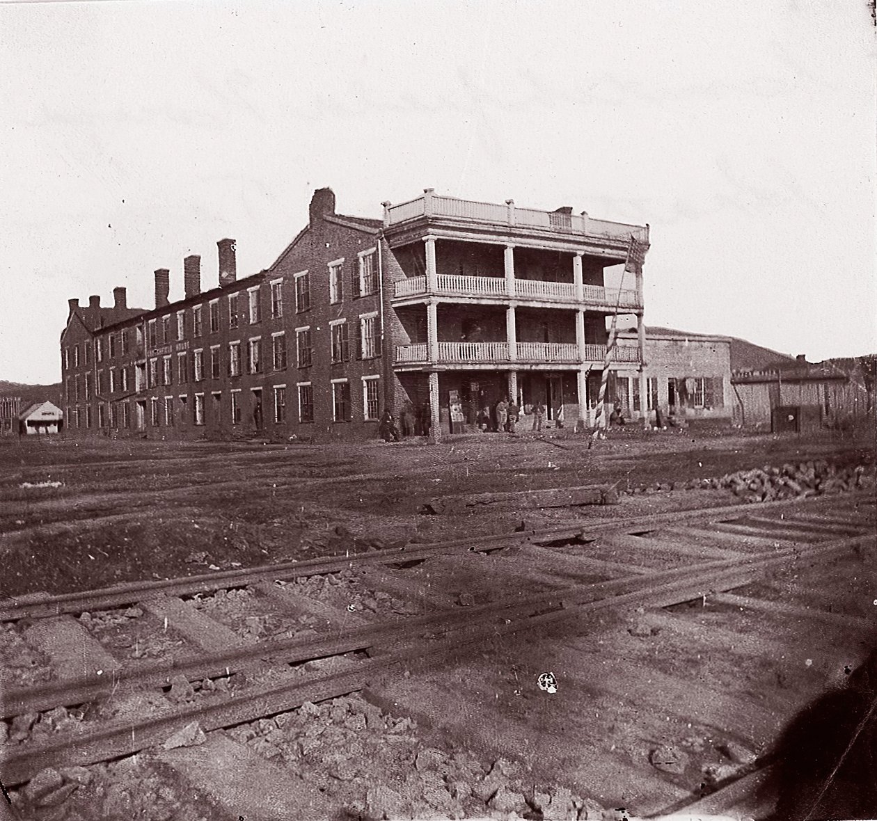 Crutchfield Evi, Chattanooga, Tennessee, yak. 1864. by George N. Barnard