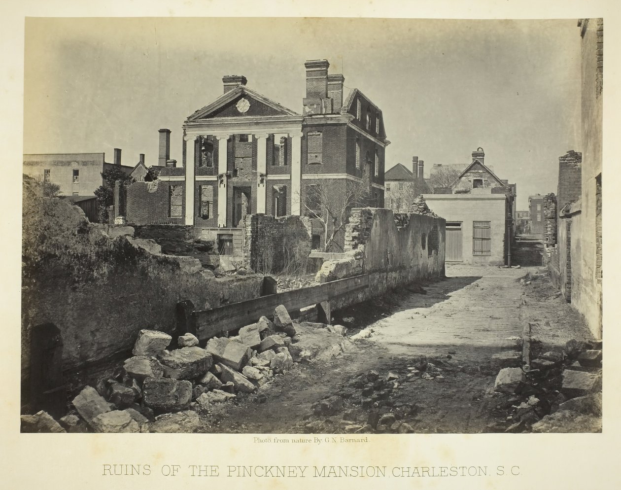 Pinckney Konağı Harabeleri, Charleston, SC, 1865. by George N. Barnard