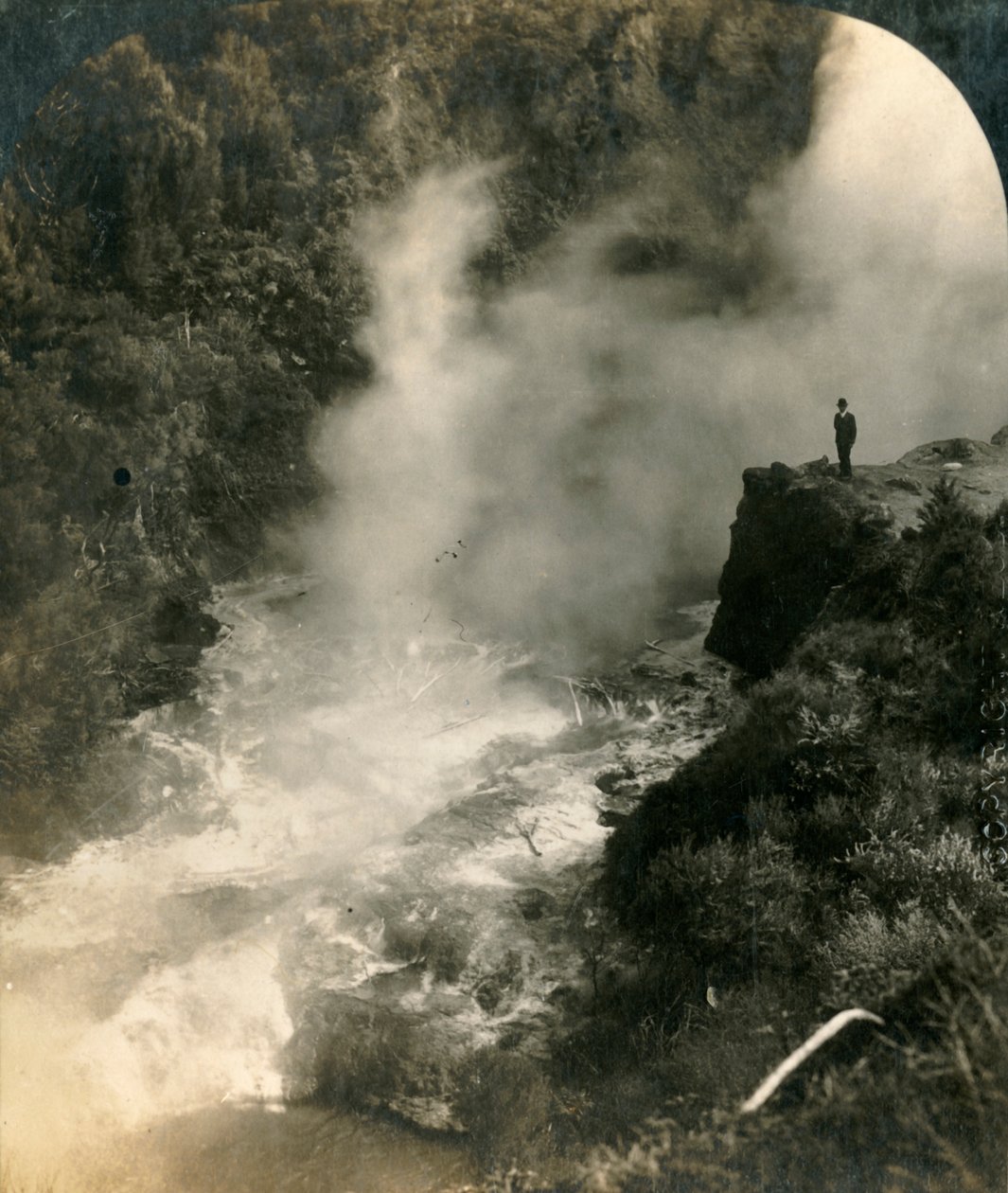 Şampanya Kazanı, Wairakei, Yeni Zelanda, c1909. by George Rose
