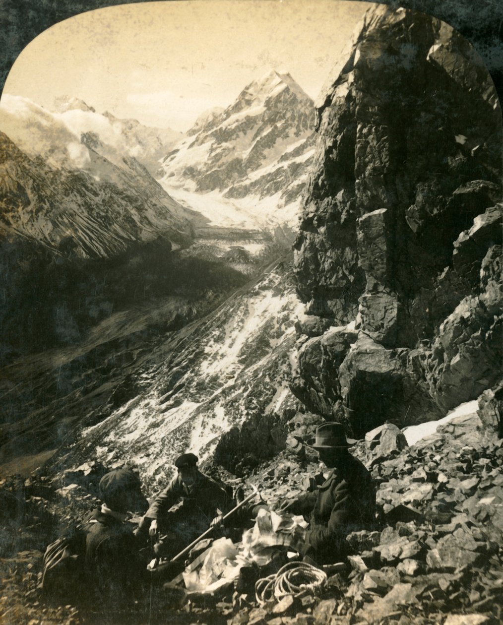Cook Dağı ve Hooker Buzulu ve Vadisi, Yeni Zelanda, c1909. by George Rose