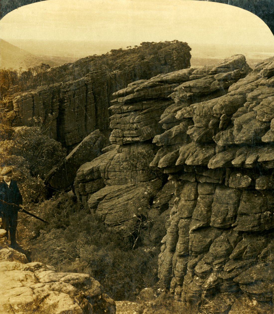 Harikalar Diyarının Kenarı, Grampians, Victoria, Avustralya..., 1908. by George Rose