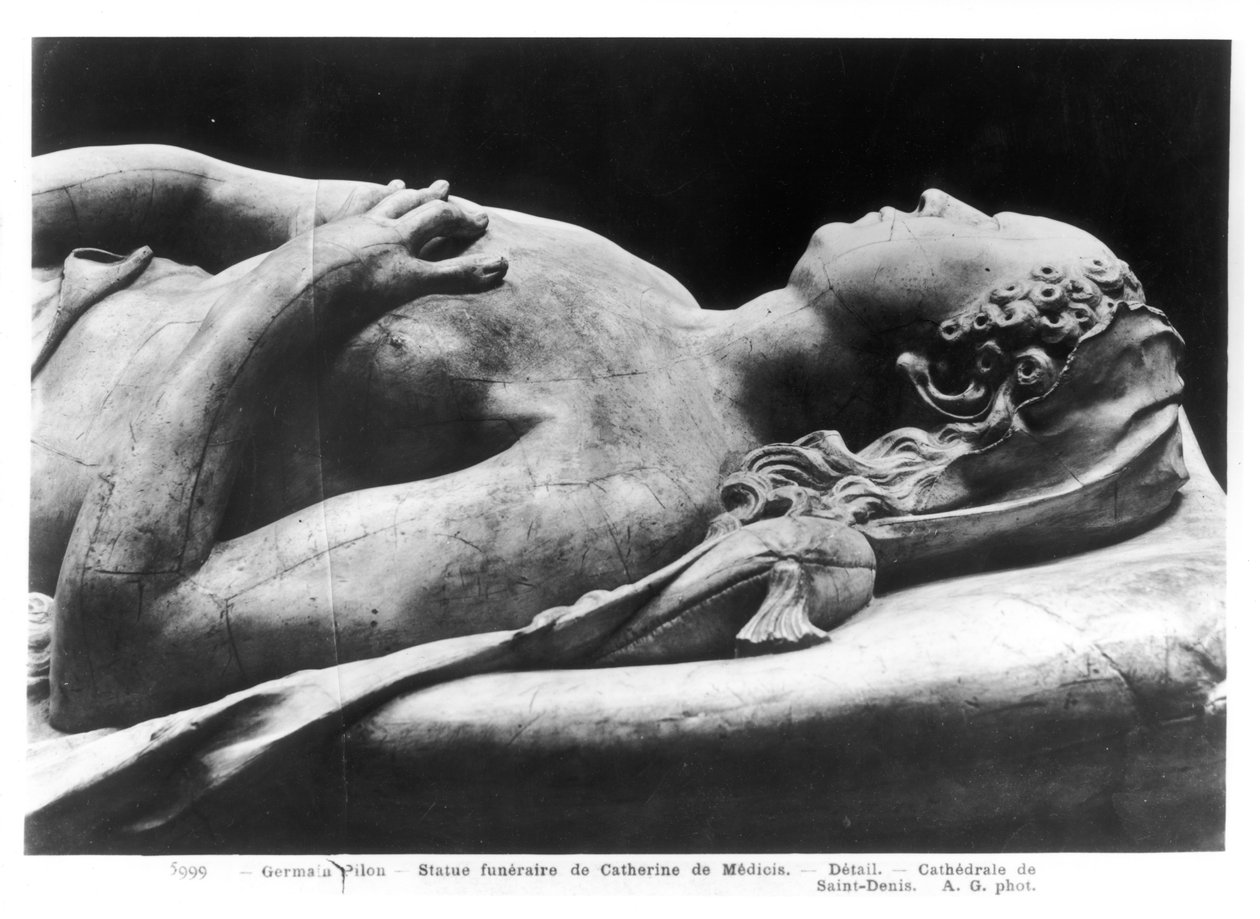 Catherine de Medici Mezarı 1519-89 ve Henri II 1519-59 Catherine büstünden detay, 1562-73 mermer bw photo by Germain Pilon