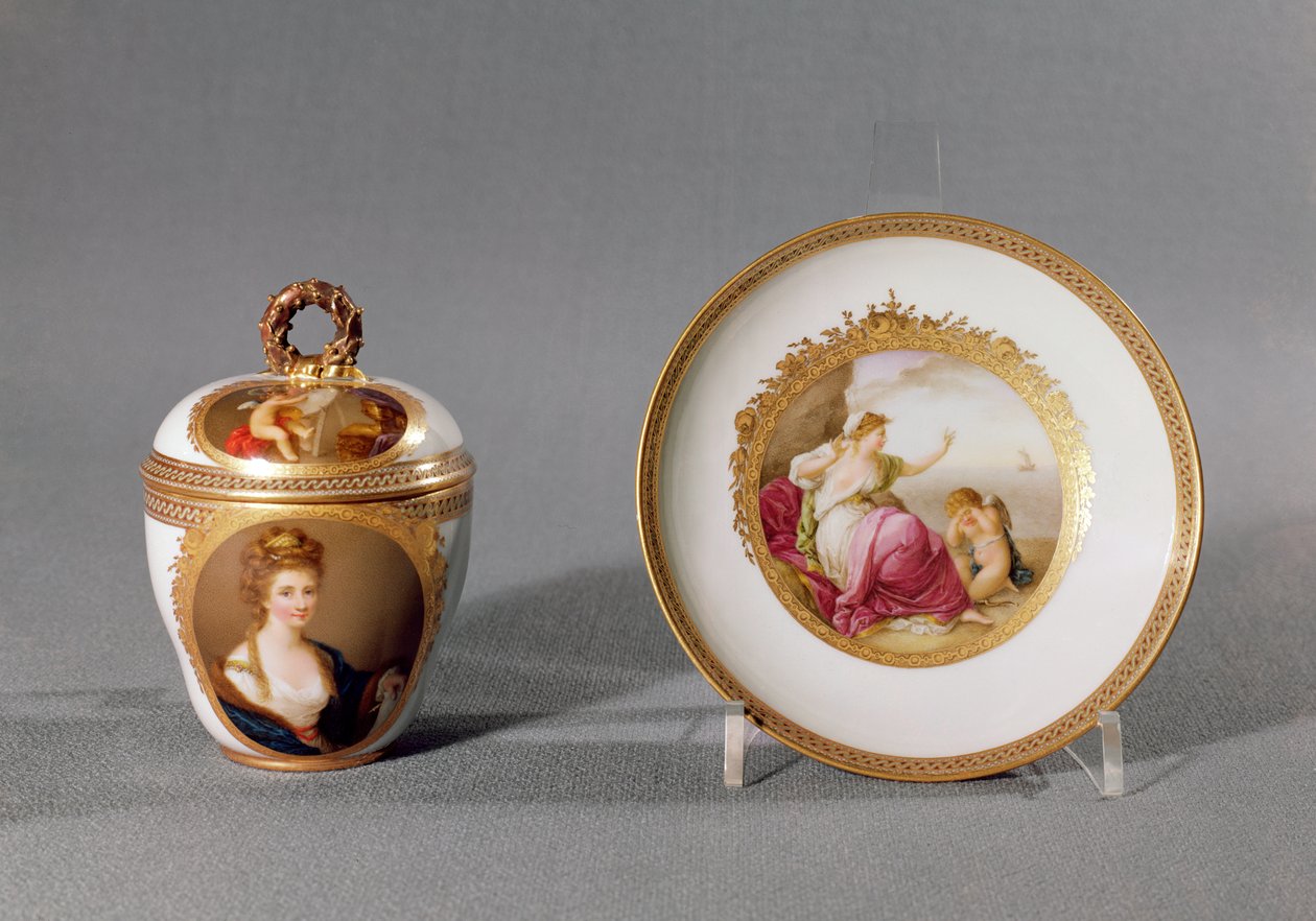 Angelica Kauffmann (1741-1807) tarafından boyanmış Meissen fincan, kapak ve fincan tabağı (porselen) by German School