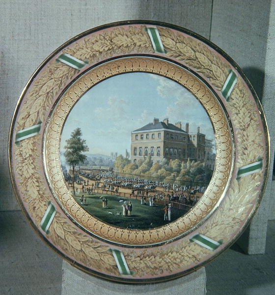 Süvari askerlerinin geçit töreniyle Apsley Evi sahnesiyle süslenmiş Meissen plakası, c.1818 (porselen) by German School