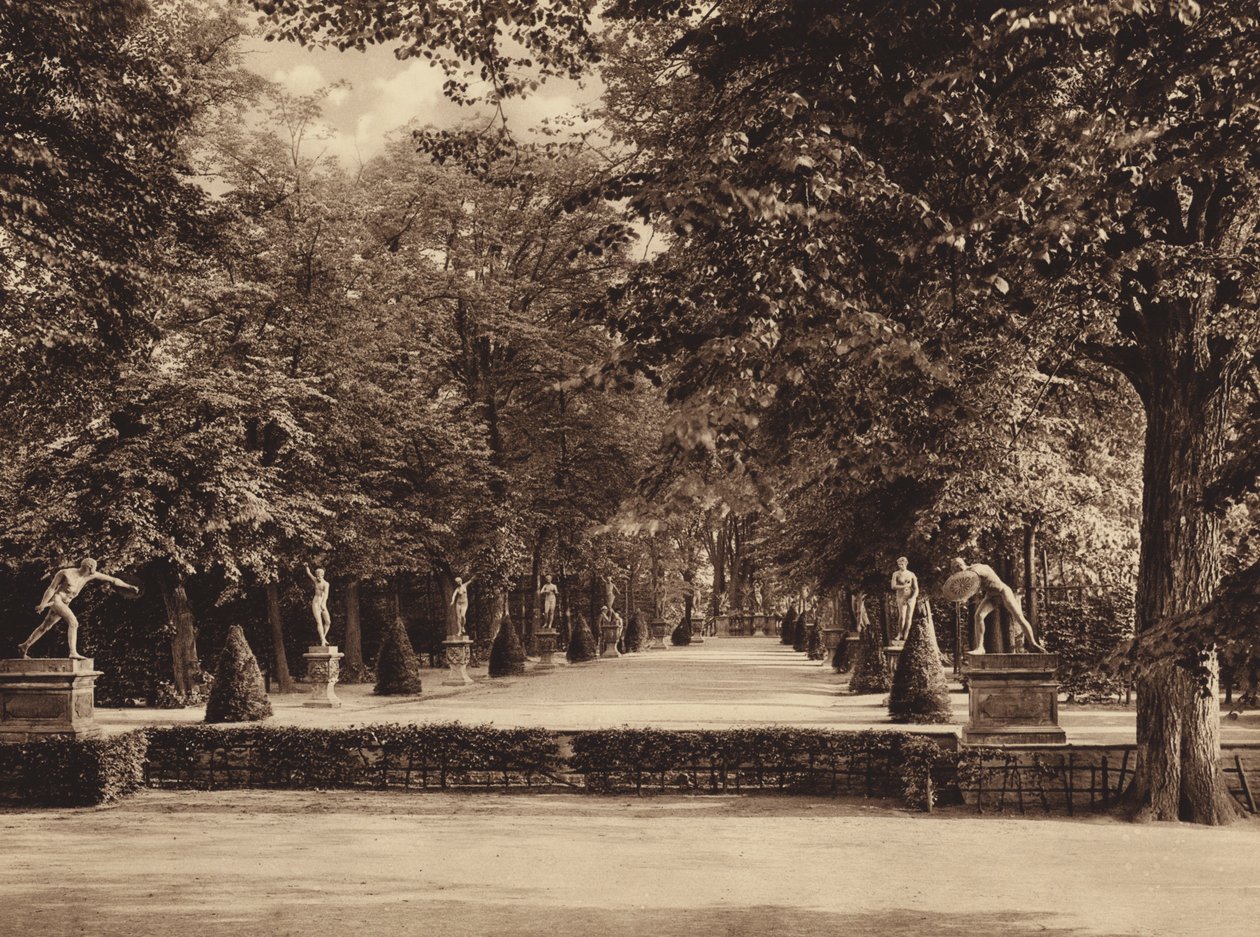 Bahçe Tiyatrosu, Herrenhausen Bahçeleri, Hannover (b/w fotoğraf) by German Photographer