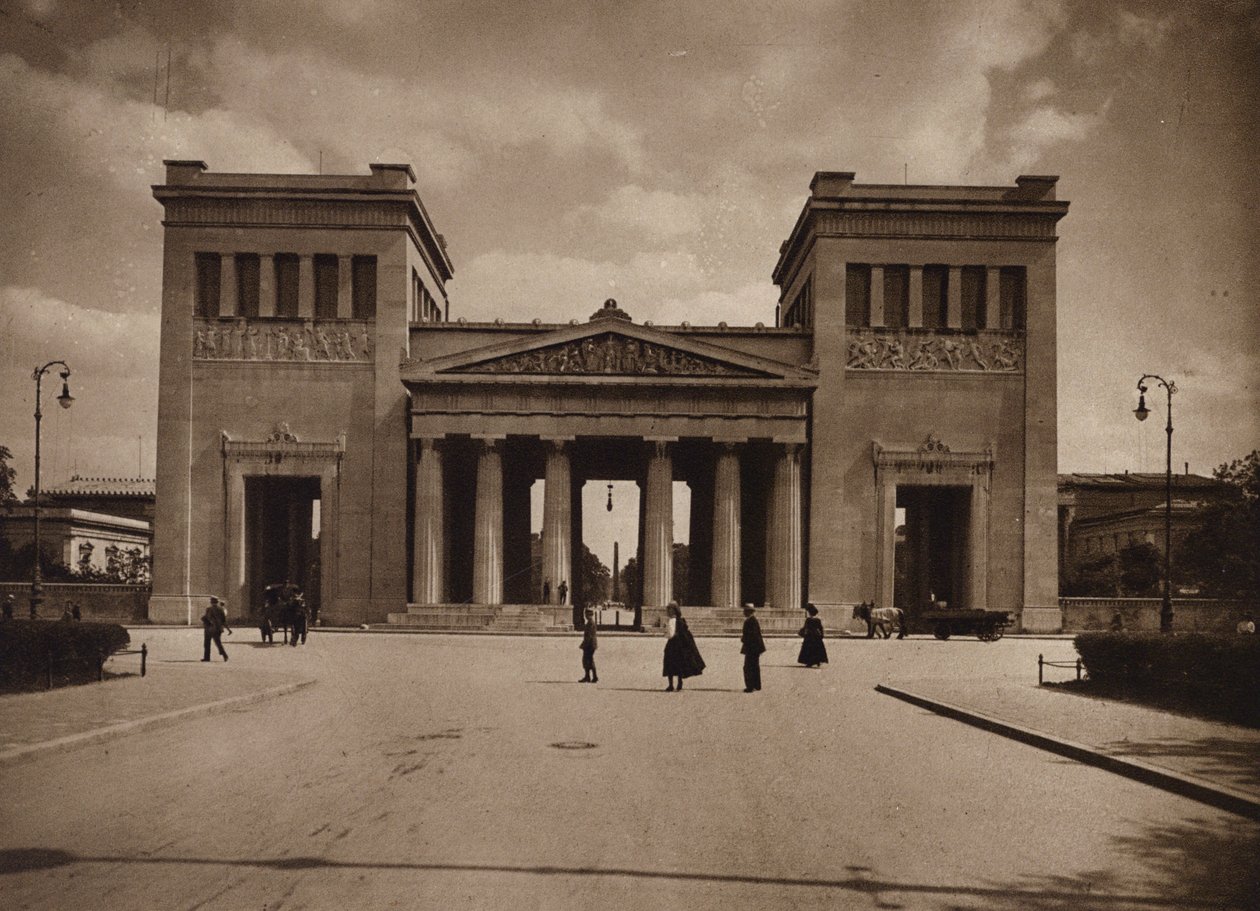 Munchen / Münih: Propyläen (siyah beyaz fotoğraf) by German Photographer