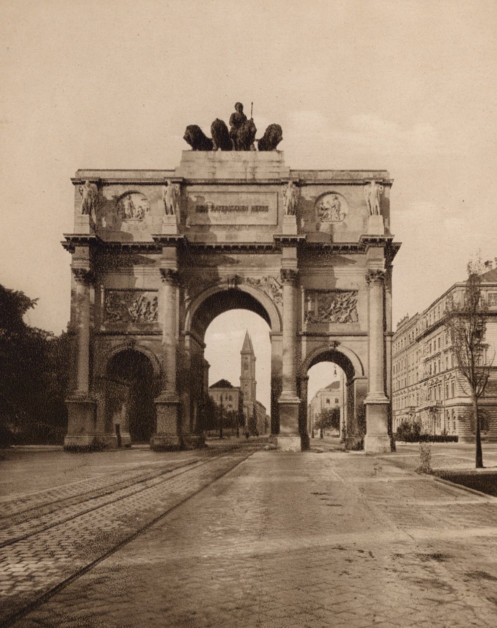 Munchen / Münih: Siegestor (siyah-beyaz fotoğraf) by German Photographer