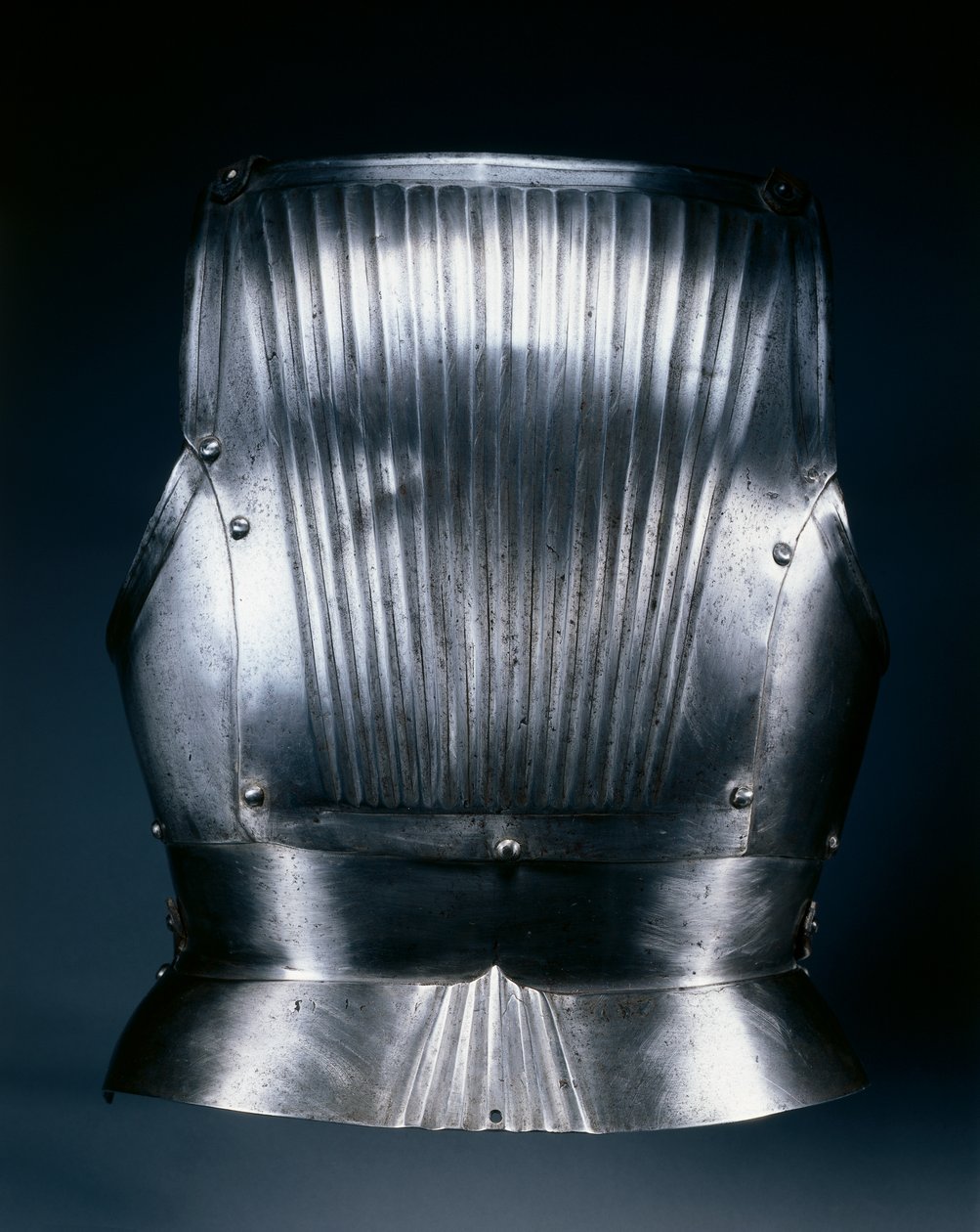 Maximilian tarzında arka plaka, c.1510-30 (pirinç perçinli çelik) by German School