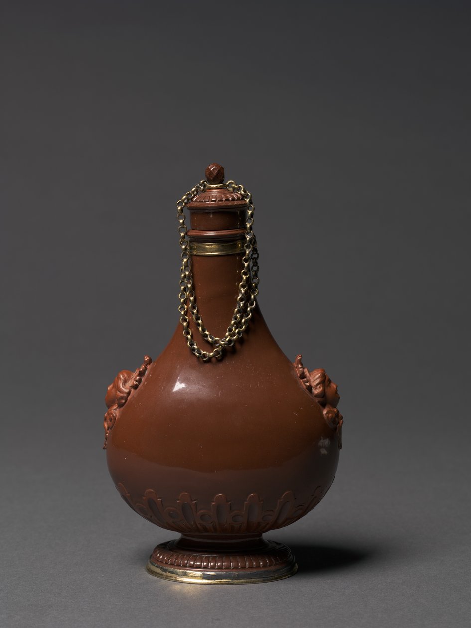 Şişe, üretici Meissen Porselen Fabrikası, Almanya, c.1715 (cilalı kırmızı taş eşya, gümüş yaldızlı yuvalar) by German School
