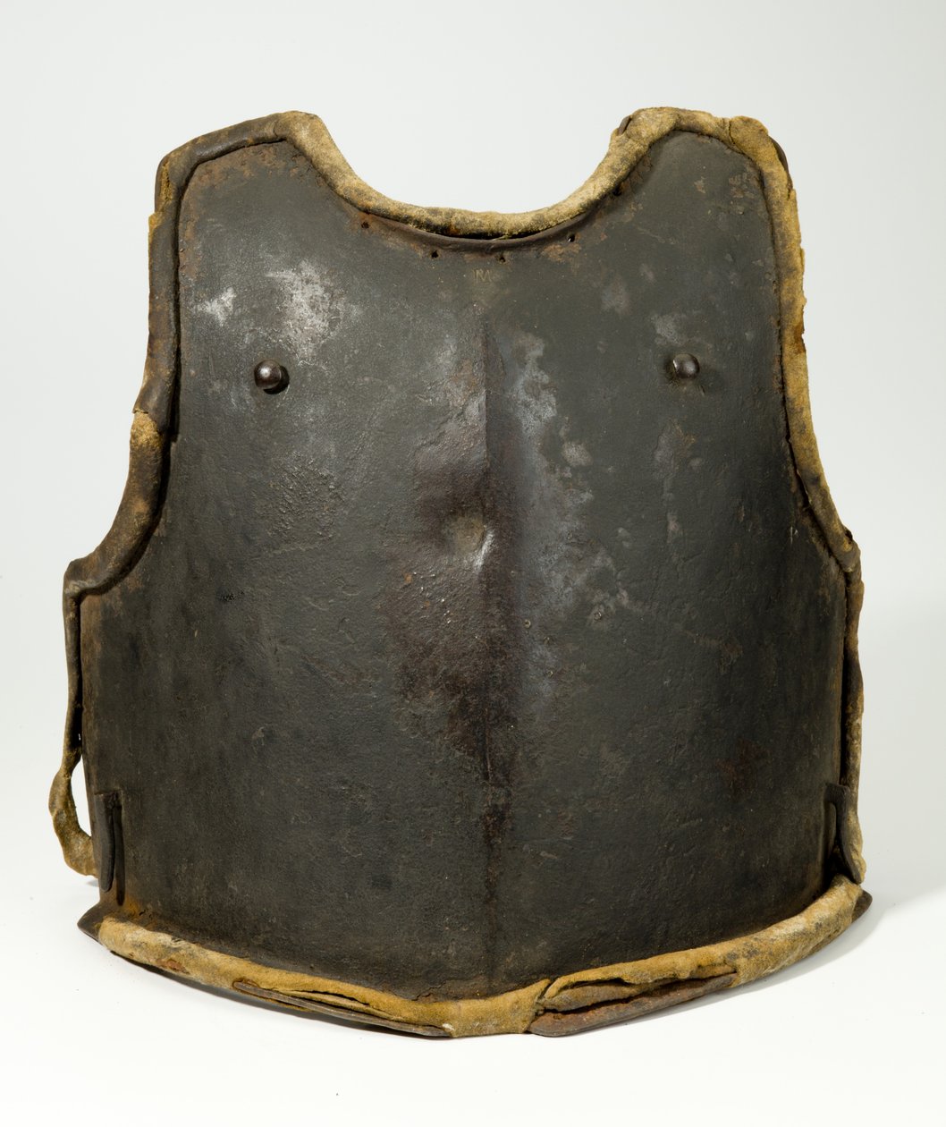 Göğüs zırhı, c.1650-1700 (çelik, boya, deri ve kumaş) by German School