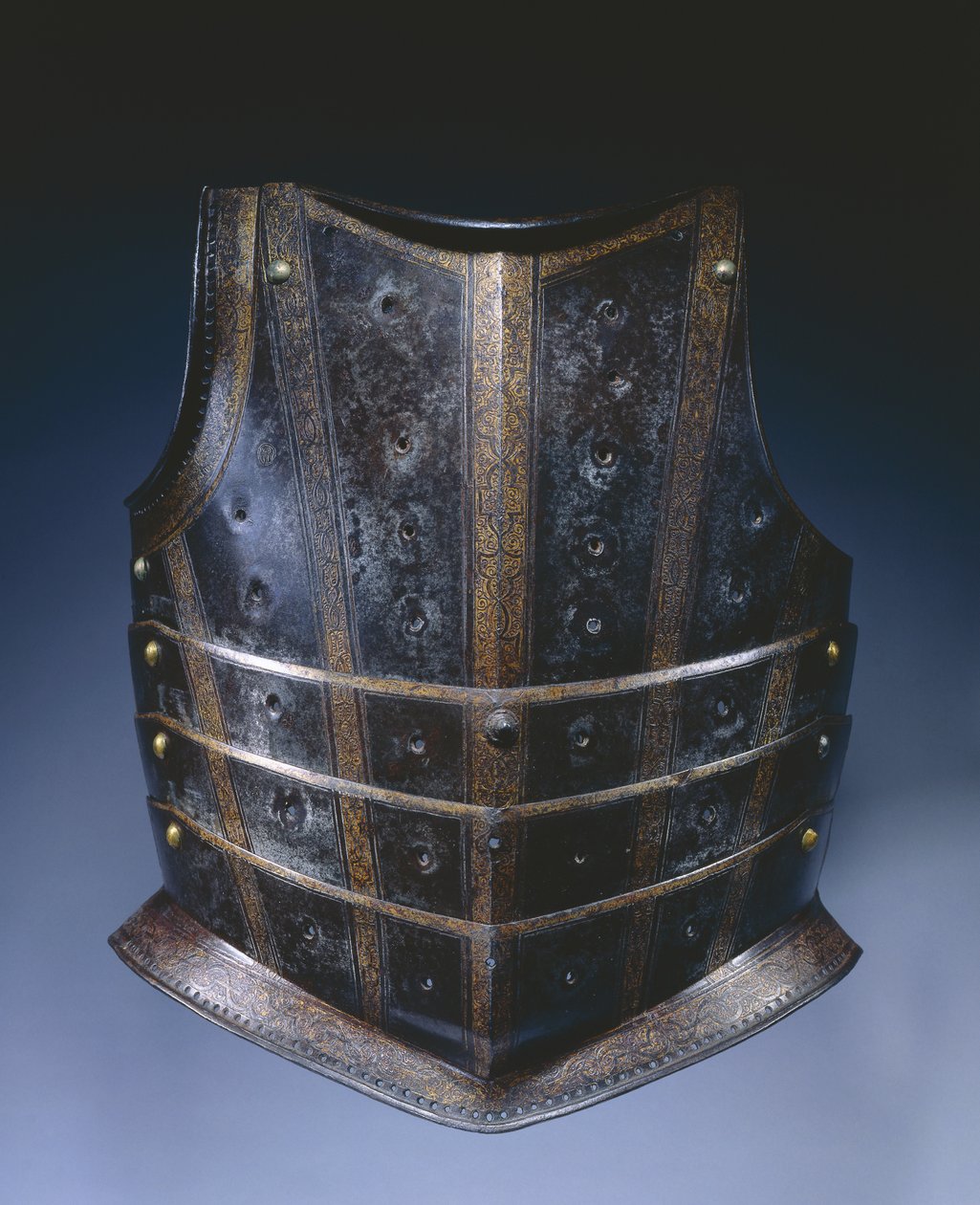 Hafif süvari süvari zırhından göğüs zırhı, c.1580 (kazınmış ve yaldızlı çelik) by German School