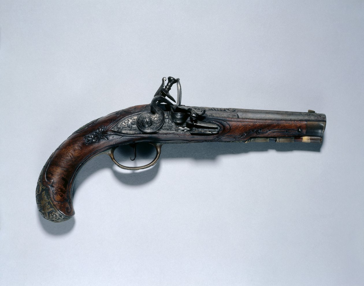 Çakmaklı Tabanca, namlu üreticisi Johann Andreas Kuchenreuter (1716-1795), c.1750 (çelik, ceviz kabuğu, pirinç yuvalar, altın, pirinç ve gümüş işlemeli namlu) by German School