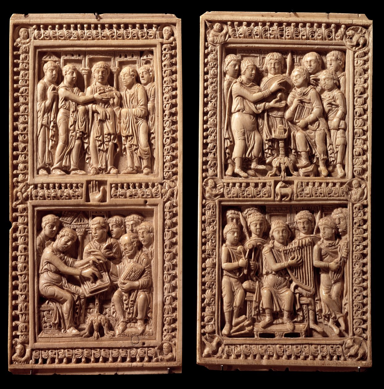 Dagulf Mezmurunun fildişi ciltleri: David, Aziz Jerome. Charlemagne tarafından Papa I. Adrien için Dagul (veya Dagulfe) yazmanı için görevlendirildi. 8. yüzyılın sonu. Aix la Chapelle
