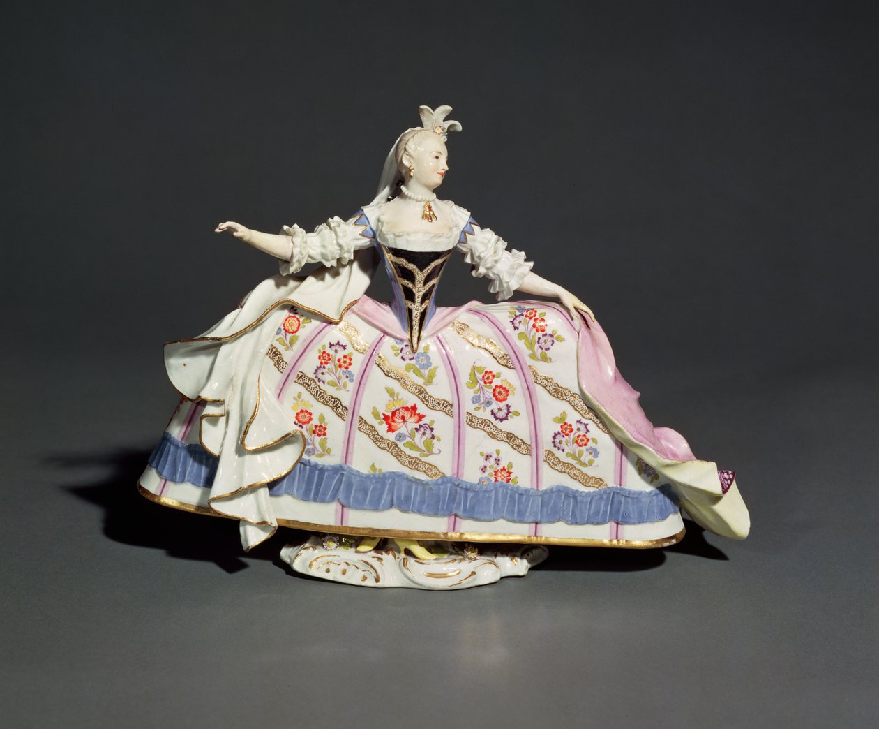 Meissen kadın figürü (porselen) by German School