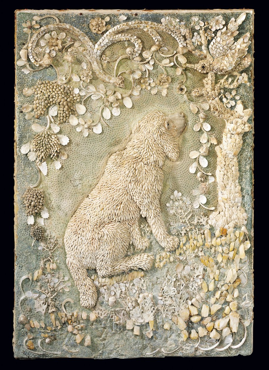 Mağara benzeri bir çevre içinde, kabartma olarak modellenmiş bir çift Louis XV oturan köpekten biri by German School