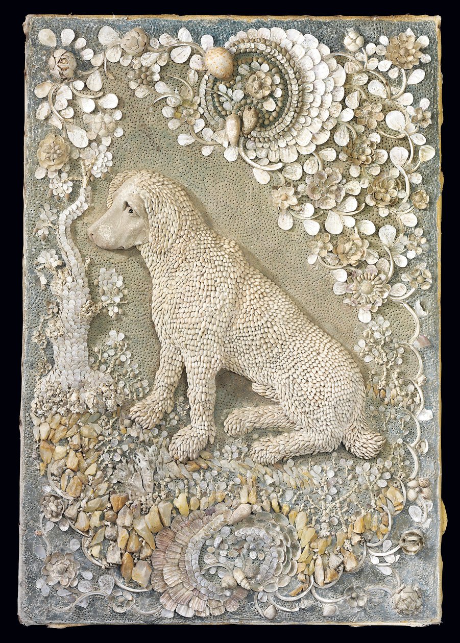Mağara benzeri bir çevre içinde (kabuk işi, mercan, kuvars ve renkli gesso) kabartma olarak modellenmiş bir çift Louis XV oturan köpekten biri (ayrıca bkz. 375094) by German School