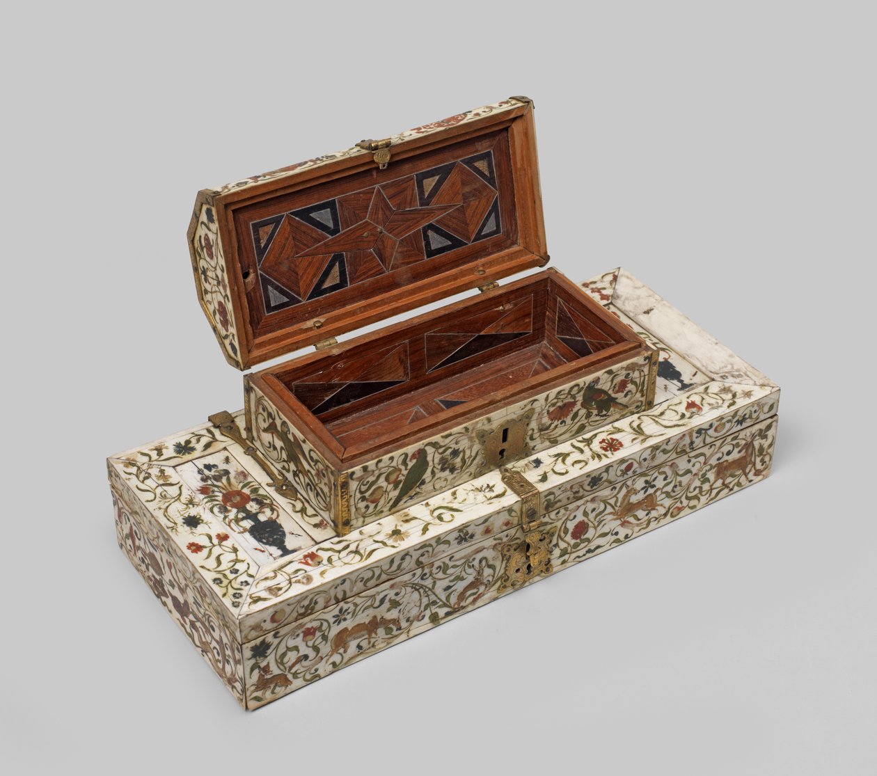 Boyalı fildişi evlilik tabutu, 1600-99 by German School