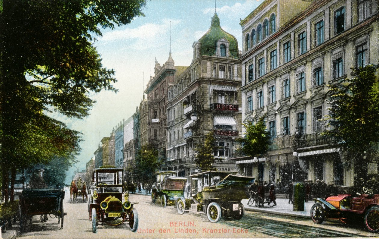 Berlin'deki Unter den Linden ve Kranzler-Eck'i gösteren kartpostal, c.1910 (renkli fotoğraf) by German School