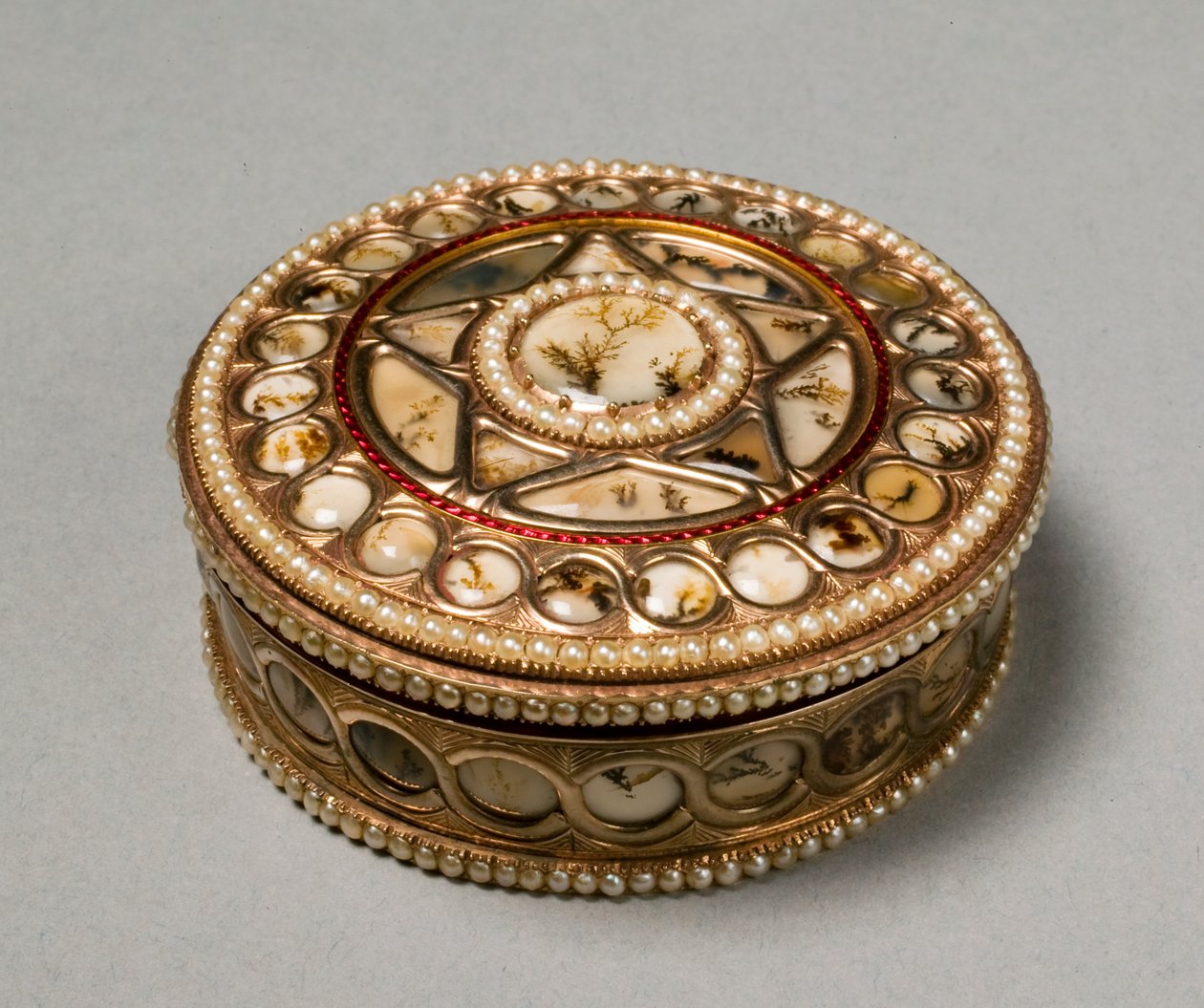 Yuvarlak Enfiye Kutusu, c.1800-30 by German School