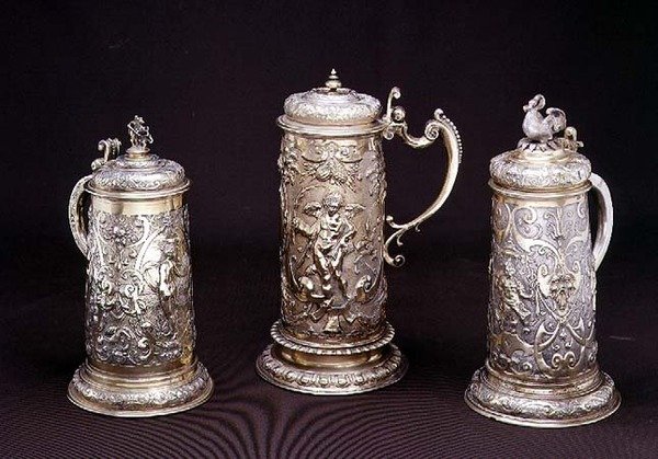 Gümüş yaldızlı silindirik maşrapa, Paul Hubner, Ausburg 1590; gümüş yaldızlı silindirik tankard, Tobias Kramer, Ausburg 1620; Paul Hubner, Ausburg 1590, 16-17. yüzyıla ait yaldızlı silindirik tanker parseli by German School