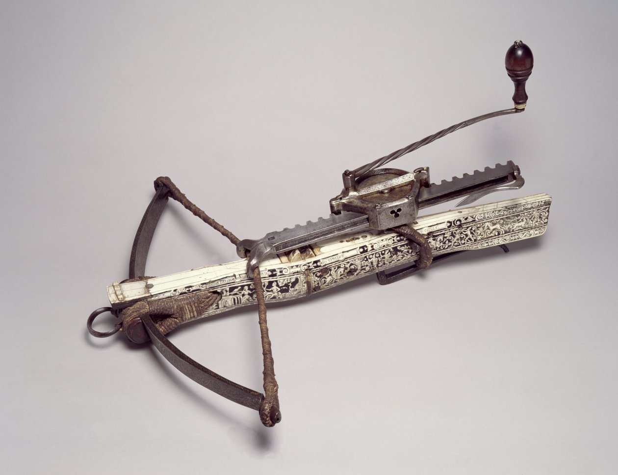 Sporting Crossbow ve Cranquin (boynuz ve kemikle işlenmiş çelik ve ahşap) by German School