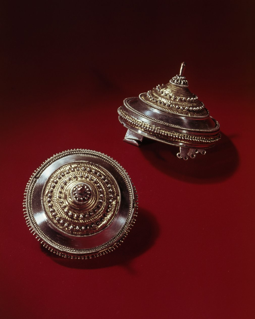 Tutulus fibula çifti (gümüş) by German School