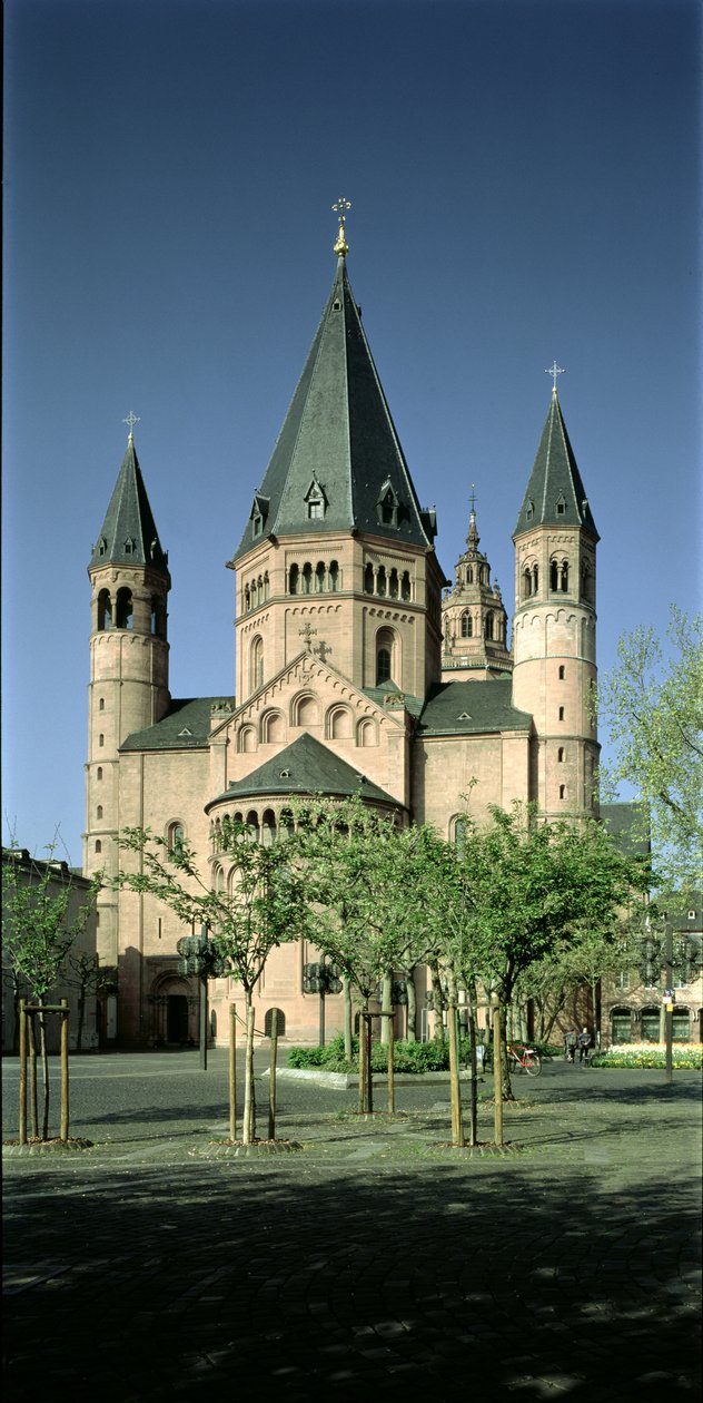 Kuzeydoğudan St. Martin ve St. Stephan Katedrali