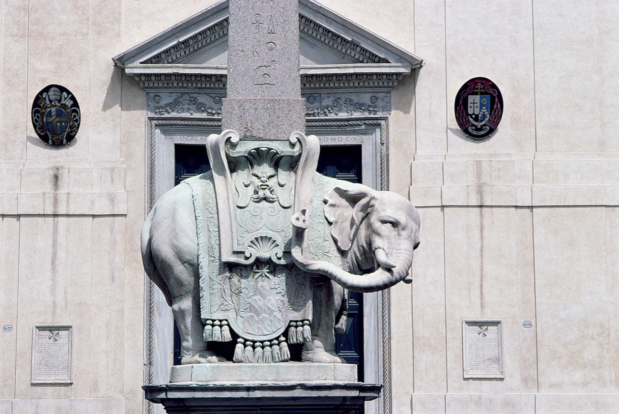 Bir Dikilitaşı destekleyen bir Fil, 1667 (mermer) by Gian Lorenzo Bernini