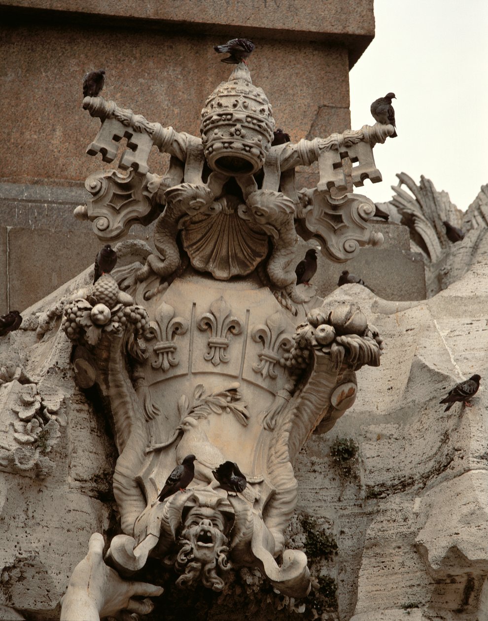 Dört Nehir Çeşmesi, Masum X 1574-1655, 1648-51 taşının armasının detayı by Gian Lorenzo Bernini