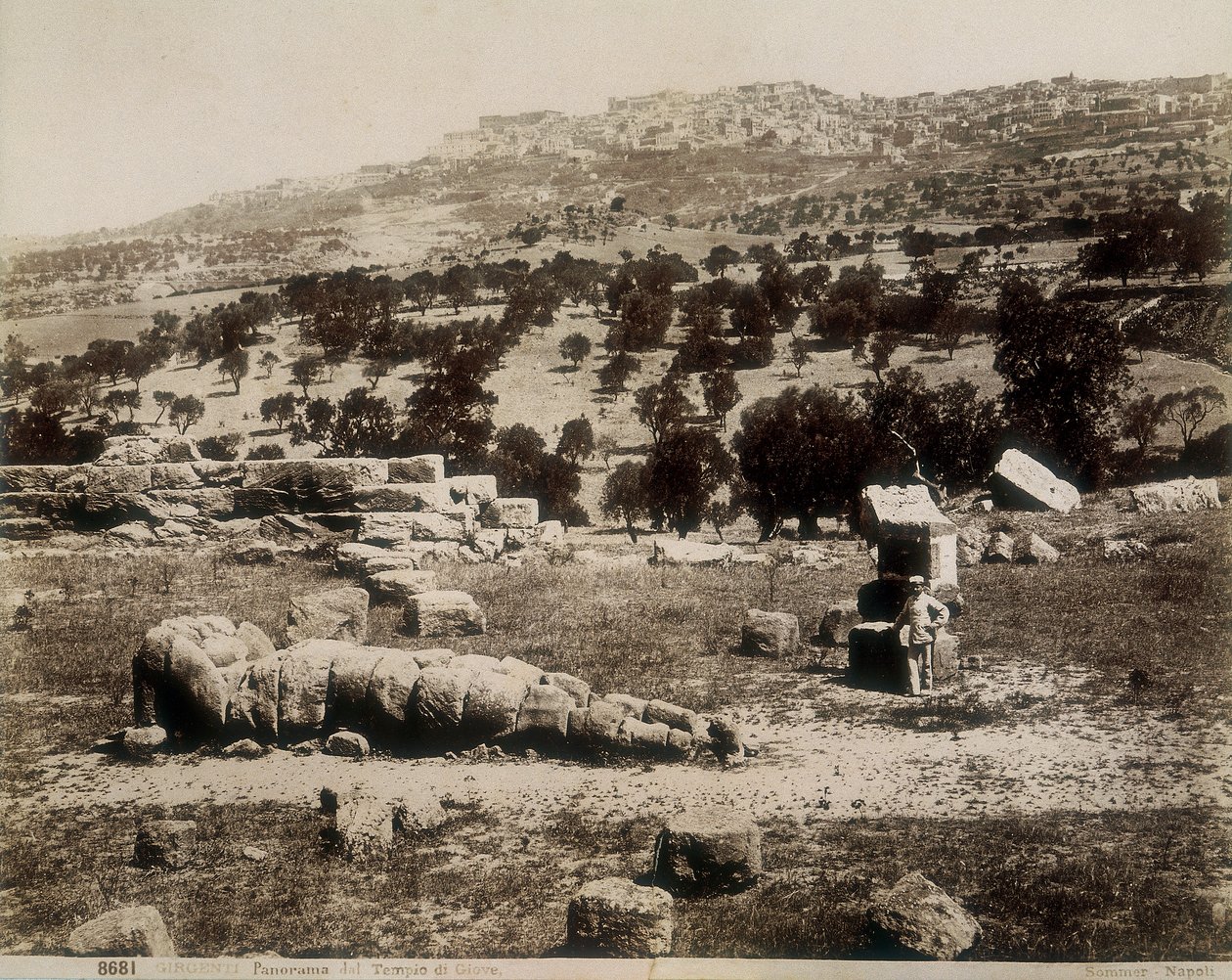 Agrigento: Jüpiter Tapınağı kalıntılarının bir görünümü by Giorgio Sommer