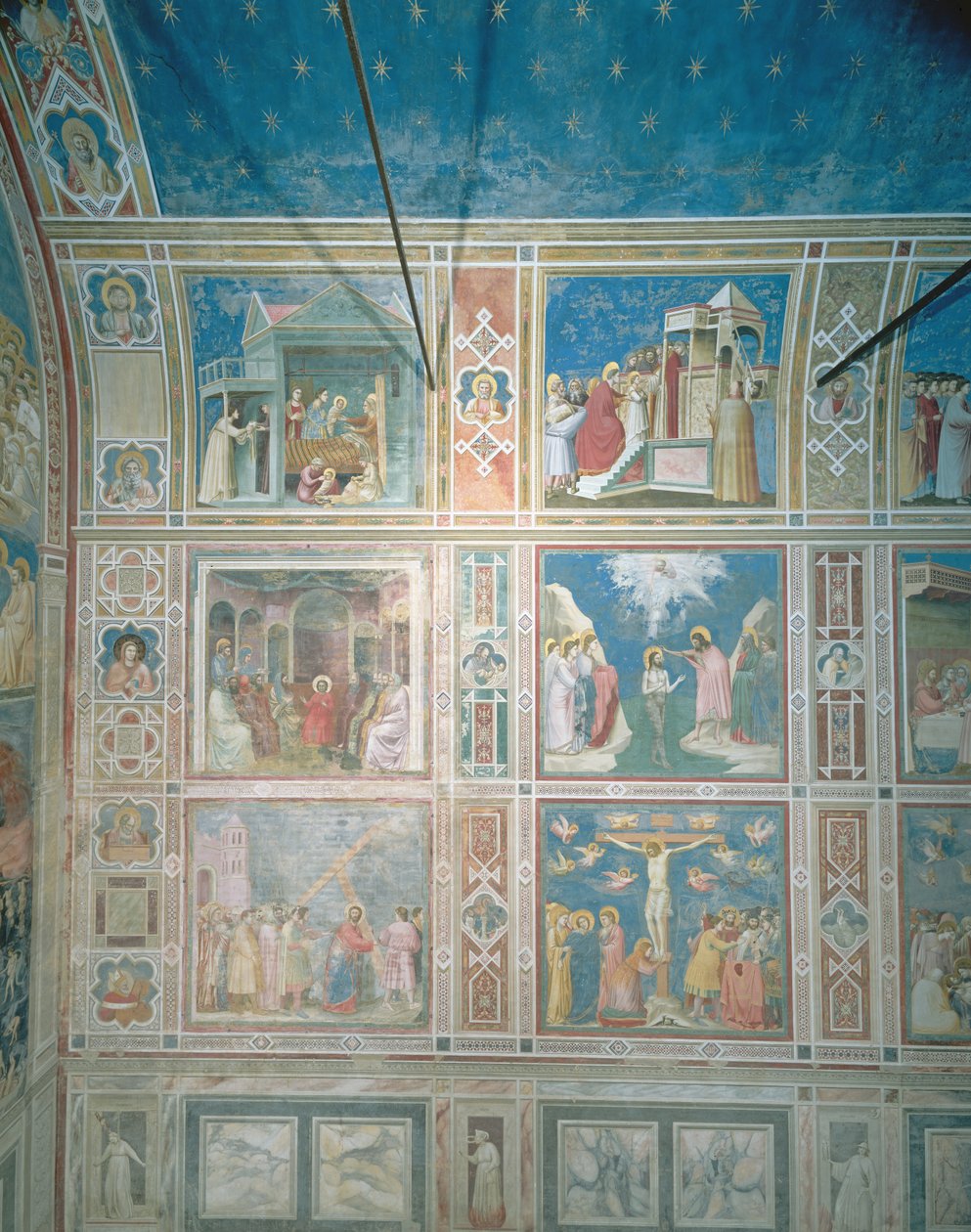 Sol duvardaki fresklerin görünümü, c.1303-05 (restorasyon sonrası) by Giotto di Bondone