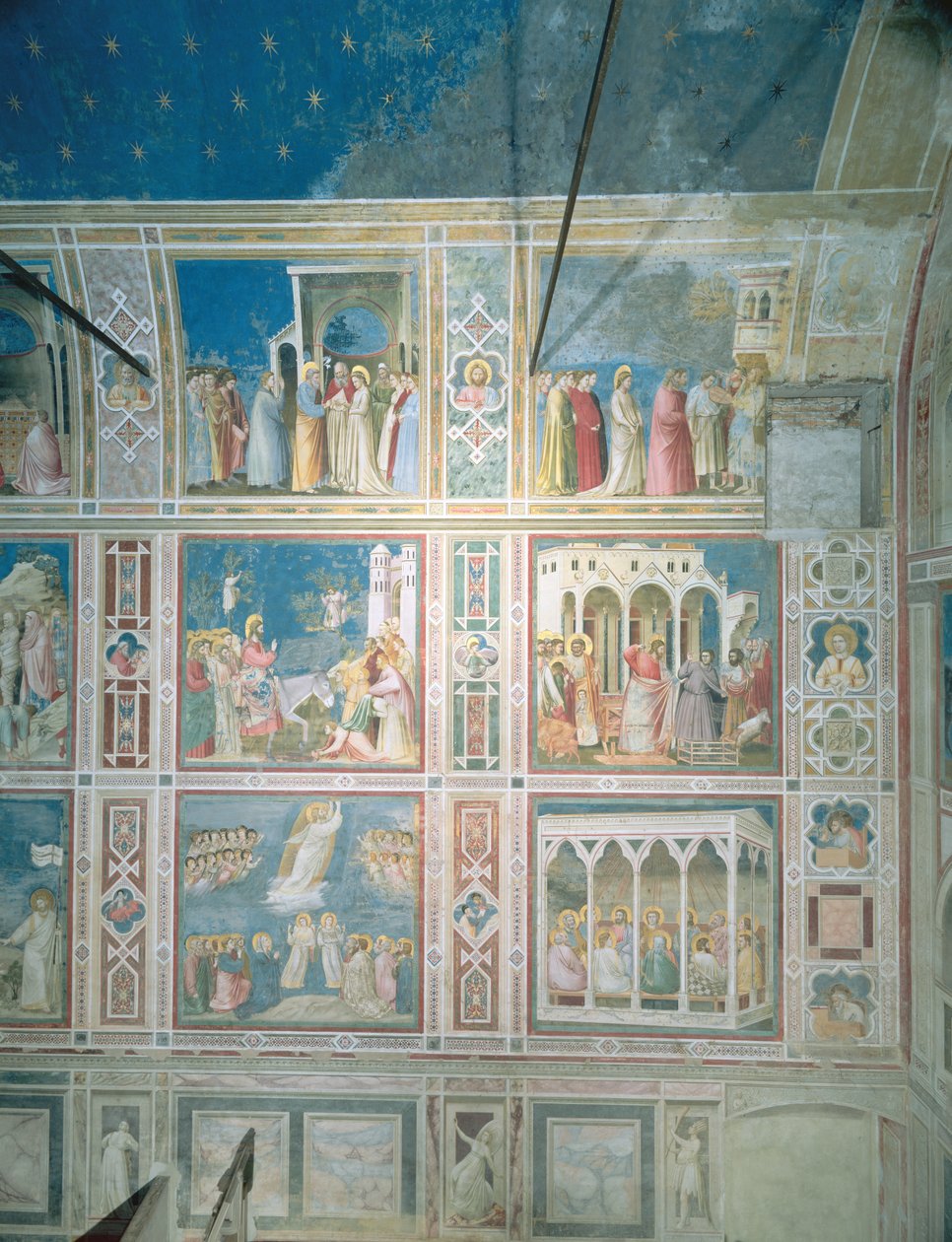 Sol duvardaki fresklerin görünümü, c.1303-05 (restorasyon sonrası) by Giotto di Bondone